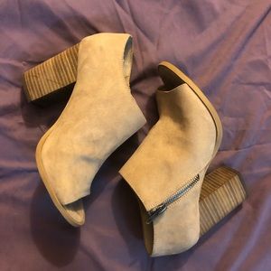 Peep toe